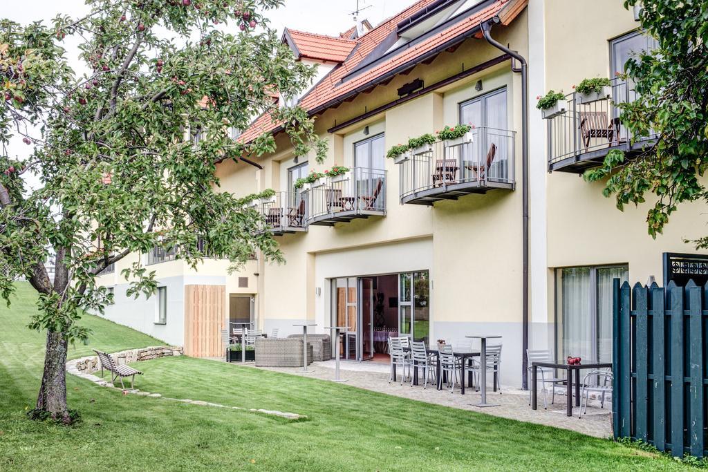 Hotel Turmhof Гумпольдскирхен Экстерьер фото