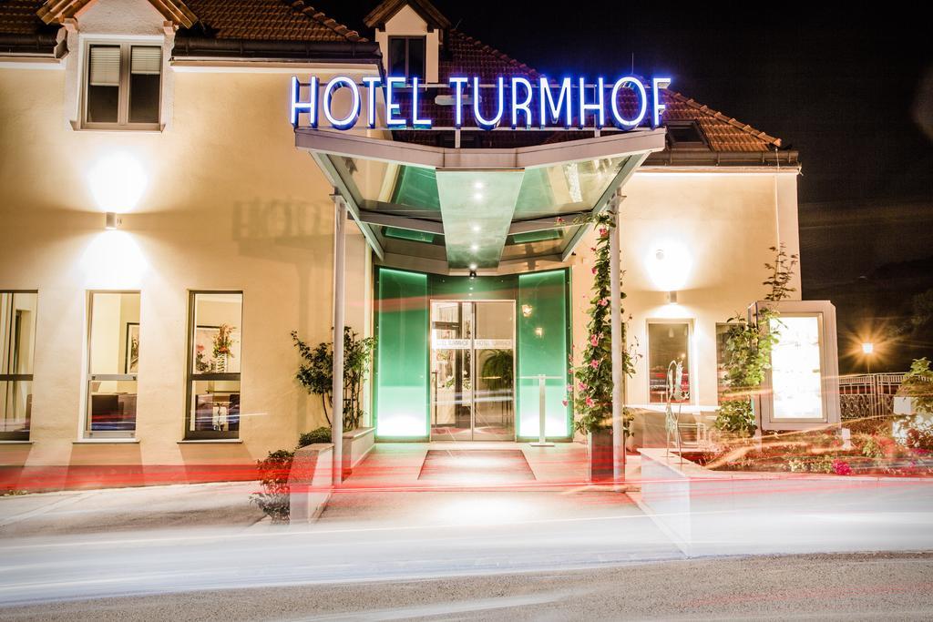Hotel Turmhof Гумпольдскирхен Экстерьер фото
