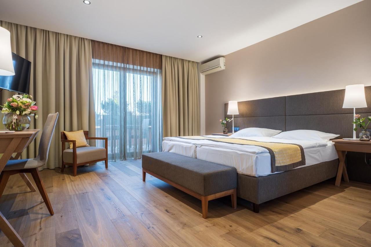 Hotel Turmhof Гумпольдскирхен Экстерьер фото