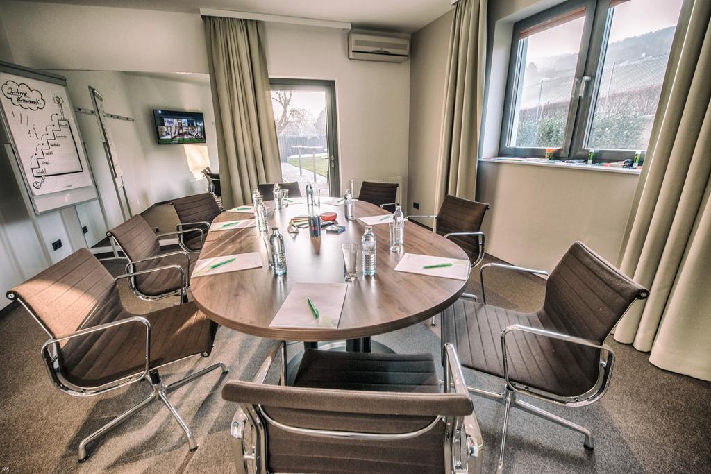 Hotel Turmhof Гумпольдскирхен Экстерьер фото