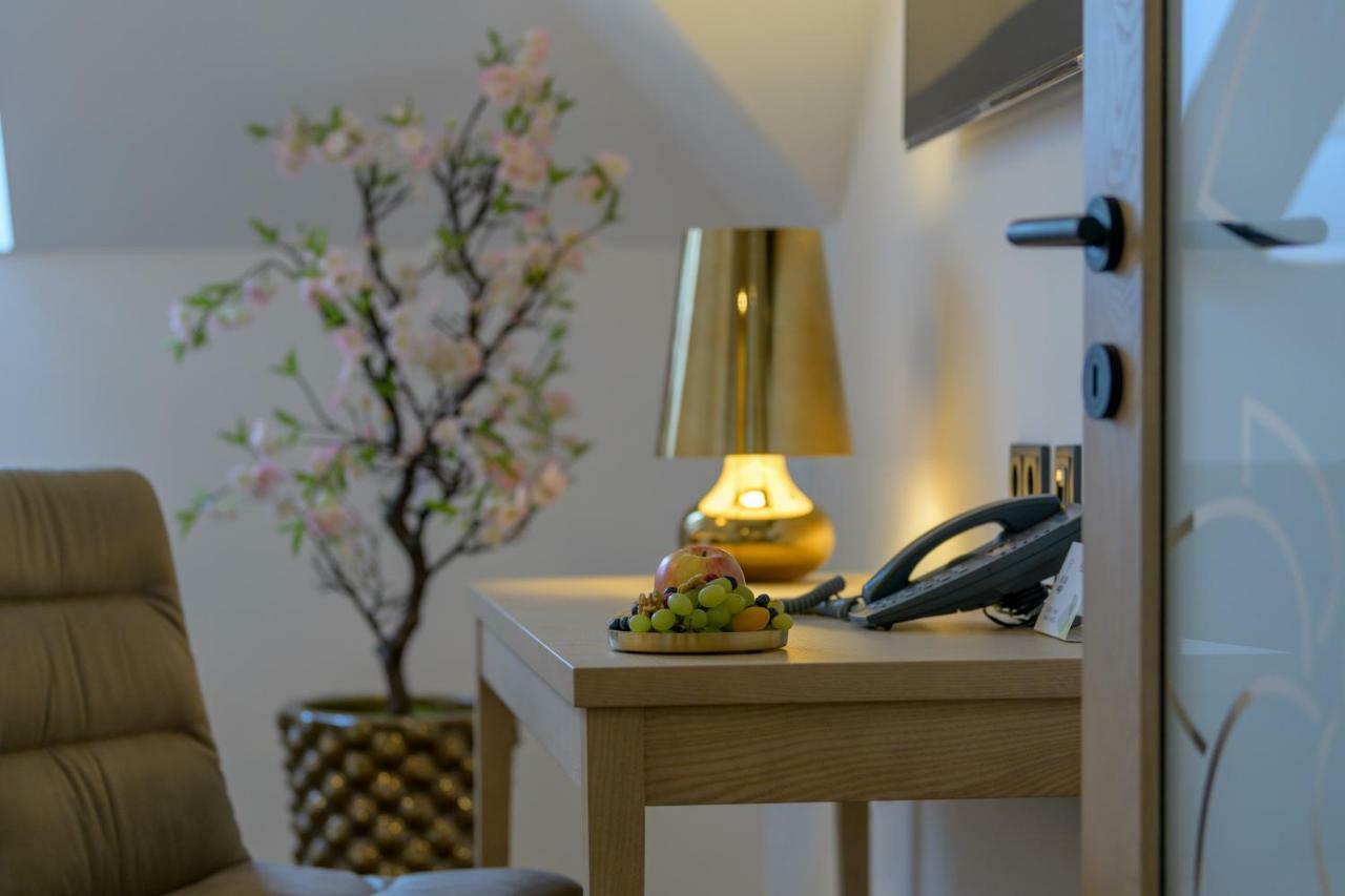 Hotel Turmhof Гумпольдскирхен Экстерьер фото