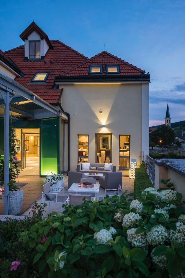 Hotel Turmhof Гумпольдскирхен Экстерьер фото